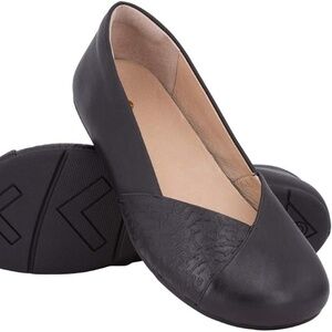 Xero Pheonix shoes - size 8w - barefoot black leather ballet flats